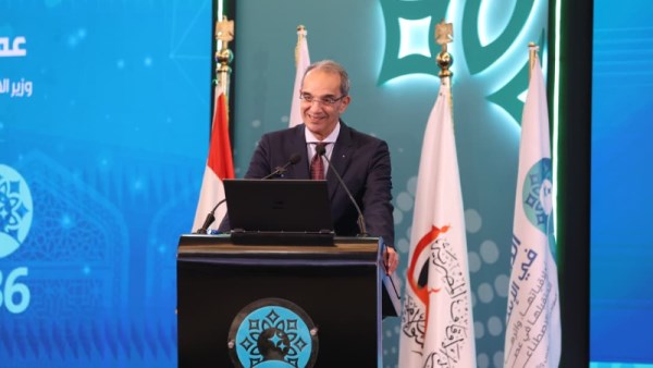 الدكتور عمرو طلعت