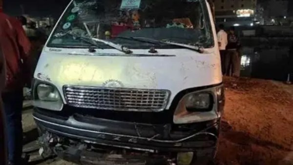  انقلاب ميكروباص على طريق المنيا الصحراوي يودي بحياة شخص ويصيب 10 آخرون