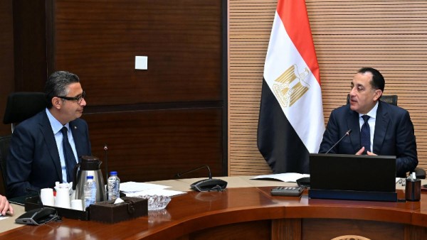 الدكتور شريف فاروق مع رئيس الوزراء