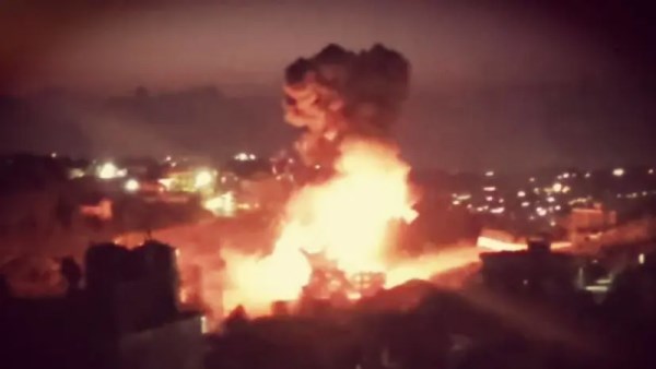 قرية سخمر بلبنان أثناء قصفها من طيران الاحتلال الغسرائيلي الغاشم 