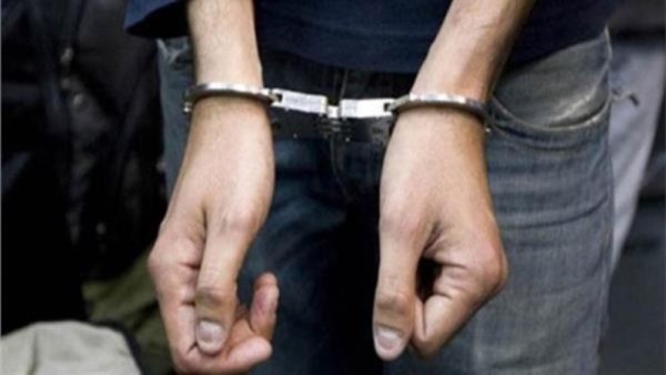 القبض على المتهم بإدارة صفحات إلكترونية لبيع السلاح