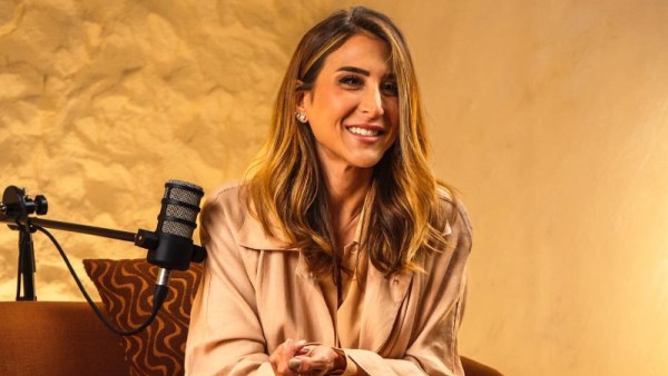 دينا غبو ر