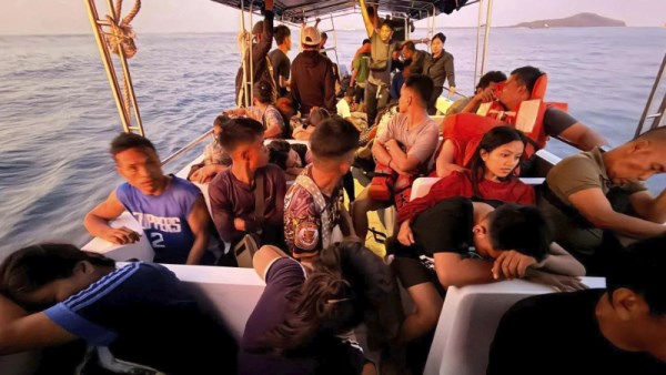 غرق عبارة تقل 352 شخصًا جنوب الفلبين