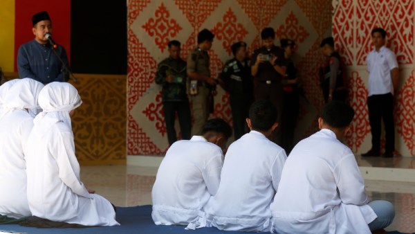 جلد رجل وامرأة 140 جلدة بتهمة ممارسة الجنس