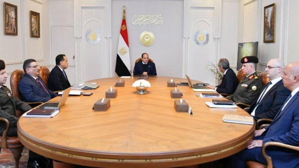 السيسي يوجه بتوطين صناعة أجهزة الاتصالات 