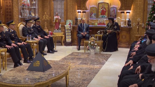 وزير الداخلية يزور البابا تواضروس للتهنئة بعيد الميلاد المجيد