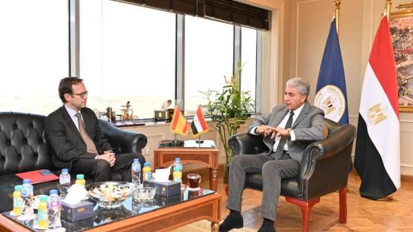   وزير السياحة والآثار يلتقي سفير إسبانيا بالقاهرة