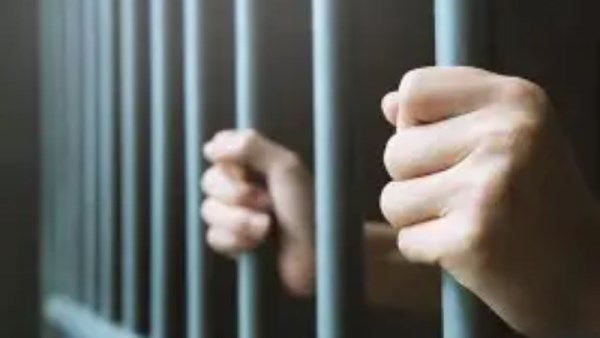 حبس شاب بتهمة قتل صديقه 