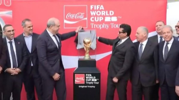 كأس العالم بمطار القاهرة 
