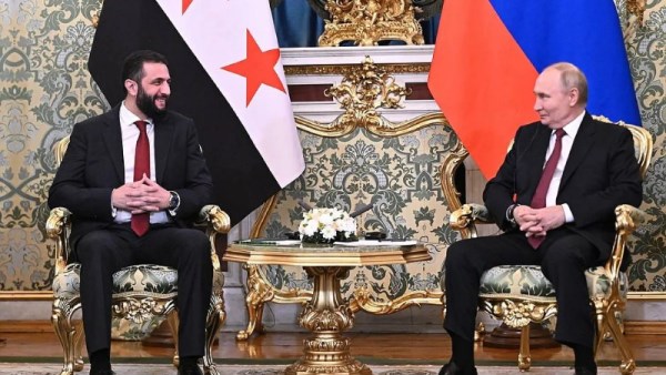 الرئيس الروسي فلاديمير بوتين والرئيس السوري المؤقت أحمد الشرع 