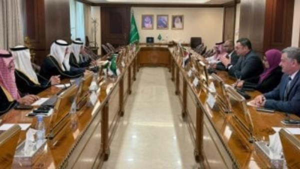 وزير الإسكان 