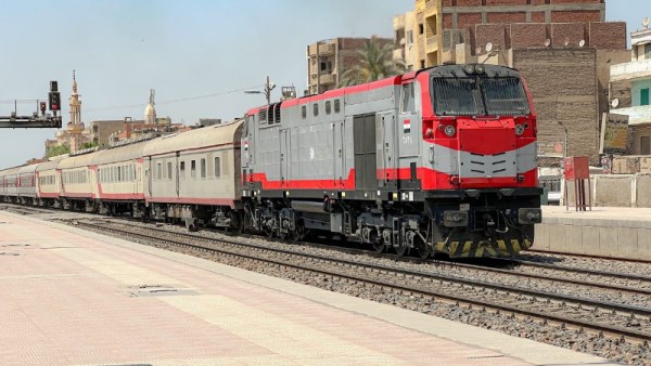 بعد اصطدامهما بقطار، مصرع شخص وإصابة آخر بغيبوبة بأسيوط