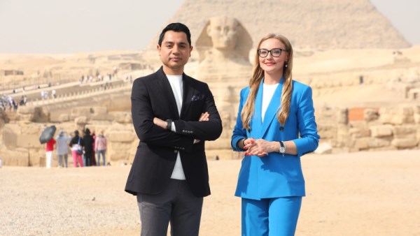 الإعلاميين أحمد نجيب وآنا كنيشيكو