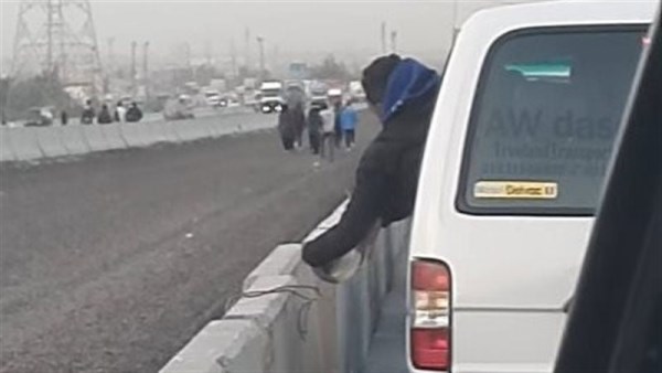 لقطة من فيديو نزع إنارة الطريق الدائري الإقليمي