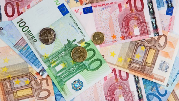 سعر اليورو مقابل الجنيه اليوم الإثنين 2 فبراير 2026