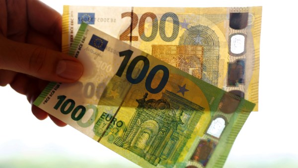 سعر اليورو مقابل الجنيه