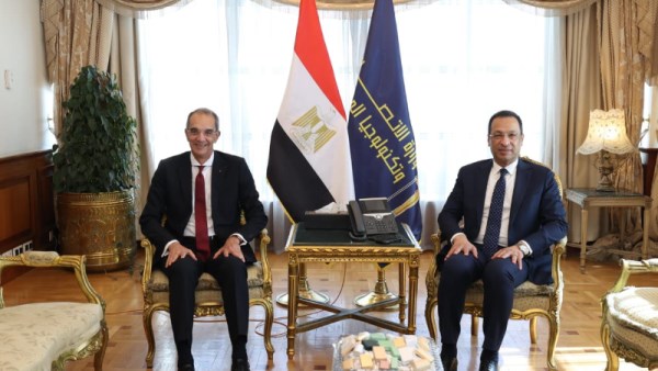وزيرا الاتصالات 