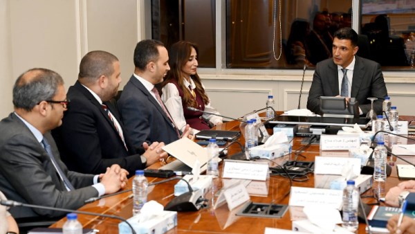وزير الصناعة يبحث مع نيسان خطط التوسع في مصر