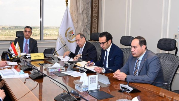 اجتماع وزير التموين