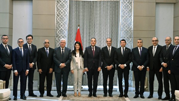  رئيس الوزراء يكرم الوزراء الراحلين