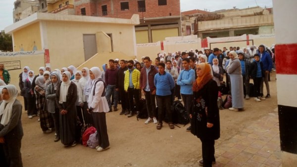حضور الطلاب إلى المدارس 