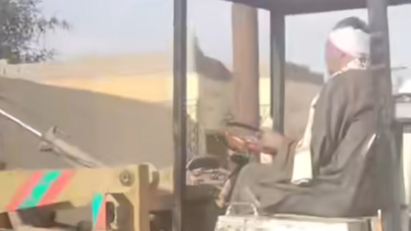 تفاصيل هدم أب لبيت أبنته