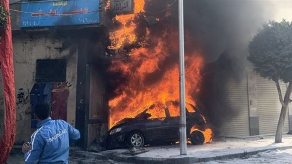 حريق سيارة في شارع كلوت بك