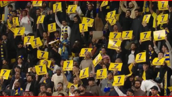 جماهير النصر تدعم رونالدو