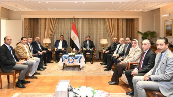 وزير الرياضة مع مجلس اتحاد كرة اليد 