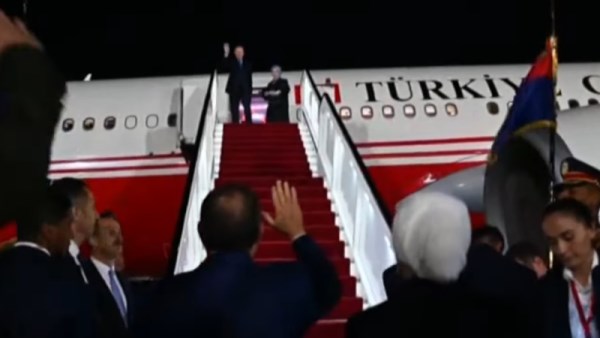 الرئيس السيسي يودع أردوغان في ختام زيارته لمصر 