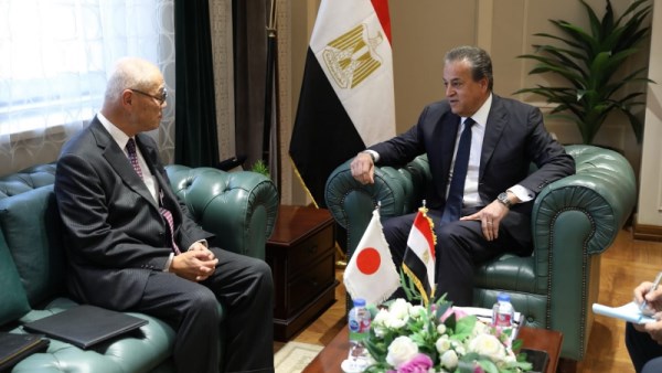 وزير الصحة والسفير الياباني