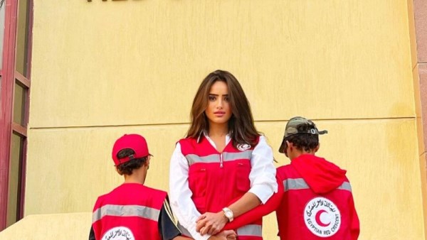 الفنانة زينة تنشر صور ولديها لأول مرة