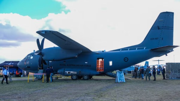 السعودية تشتري طائرات شحن إيطالية طراز C-27