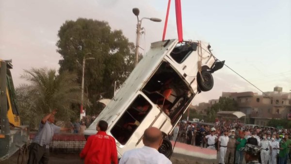 وفاة شخص وإصابة 6 آخرين إثر انقلاب ميكروباص - ارشيفية 