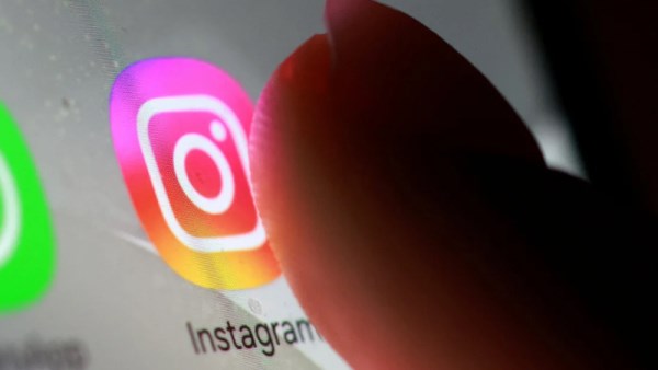 إنستجرام يُنبه أولياء الأمور بخصوص عمليات انتحار المراهقين