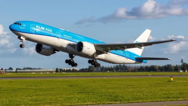 طائرة تابعة لشركة الخطوط الجوية الهولندية (KLM)