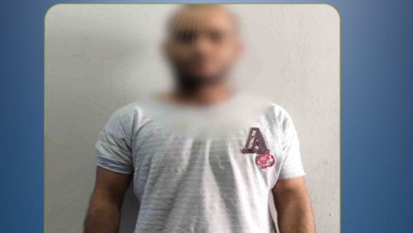المتهم بعد ضبطه 