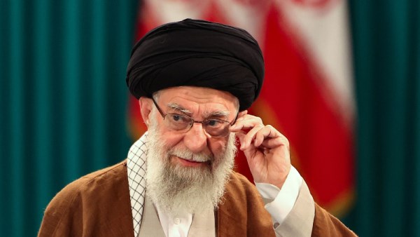 المرشد الأعلى الإيراني علي خامنئي 