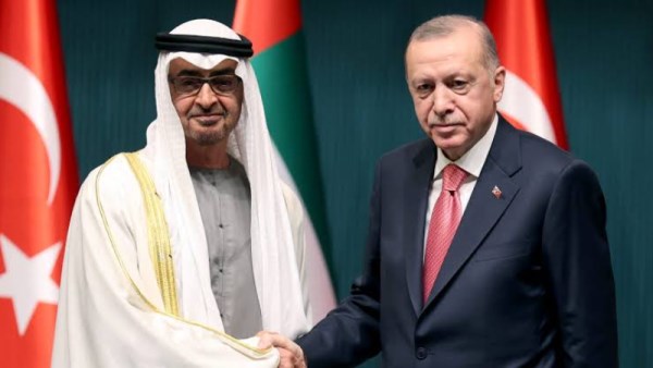 أردوغان يطمئن على صحة رئيس الإمارات 