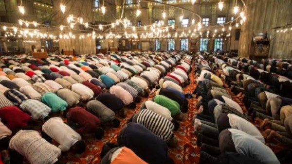 هل تجوز صلاة التراويح في المنزل؟ 