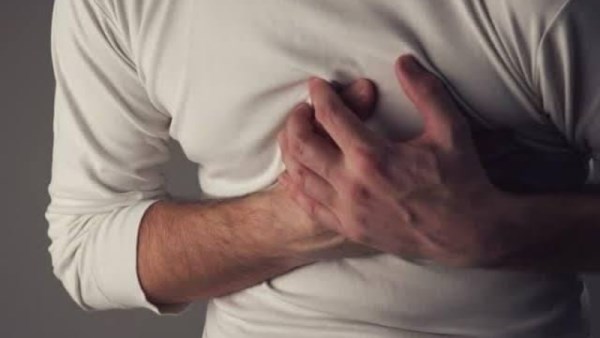 5 أسباب لخفقان القلب بعد الإفطار في رمضان