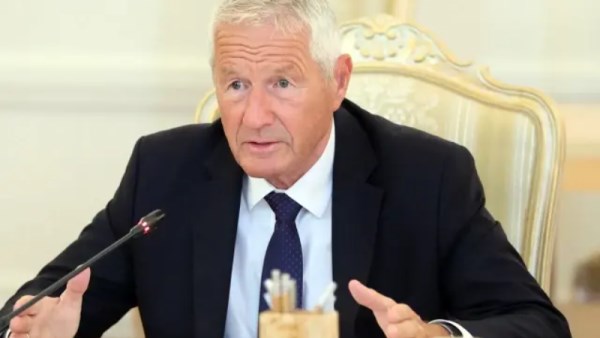 نقل رئيس وزراء النرويج الأسبق إلى المستشفى بعد محاولة انتحار