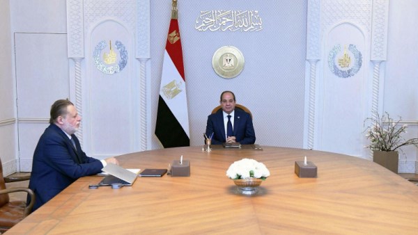 الرئيس السيسي مع محافظ البنك المركزي 