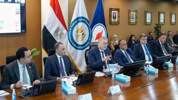 كريم بدوي وزير البترول 