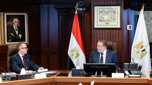 محافظ البنك المركزي مع وزير التخطيط