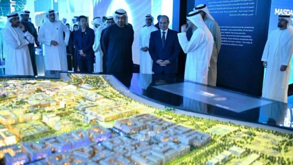 الرئيس السيسي بجانب محمد بن زايد آل نهيان 