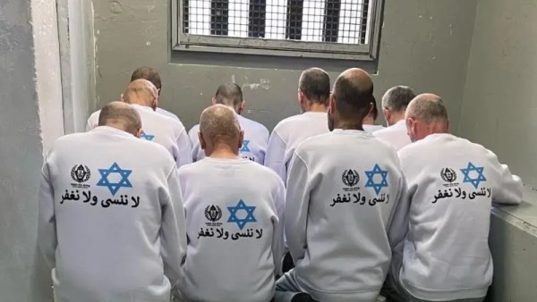 فلسطينيين معتقلين بعد قيامهم بعمليات ضد الاحتلال الإسرائيلي