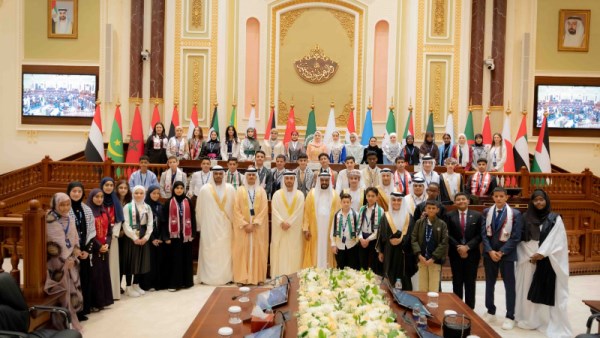 أطفال مصر في جلسة بالامارات