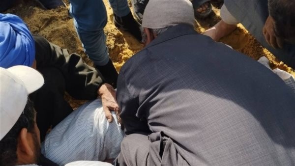  هدم مقبرة فوق رأس متوفي