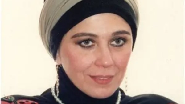 الفنانة منى جبر 